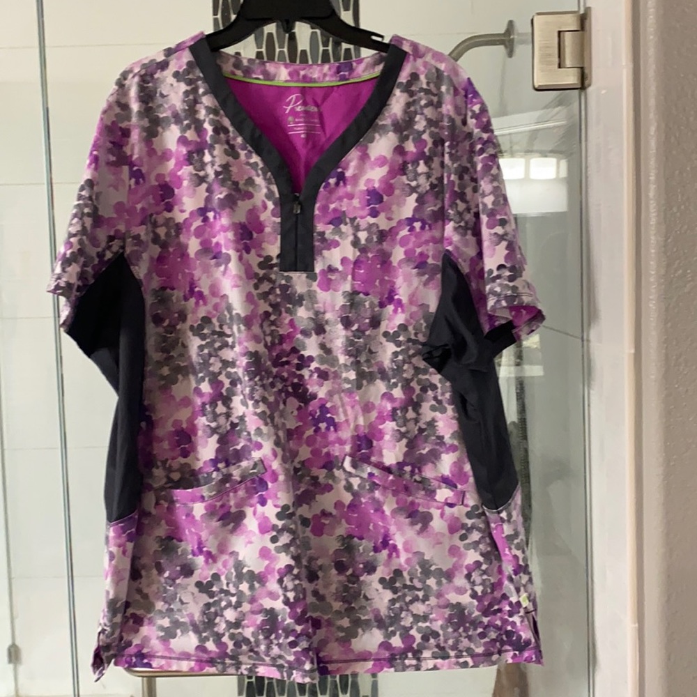 Premiere Women’s 4 X Scrub Top